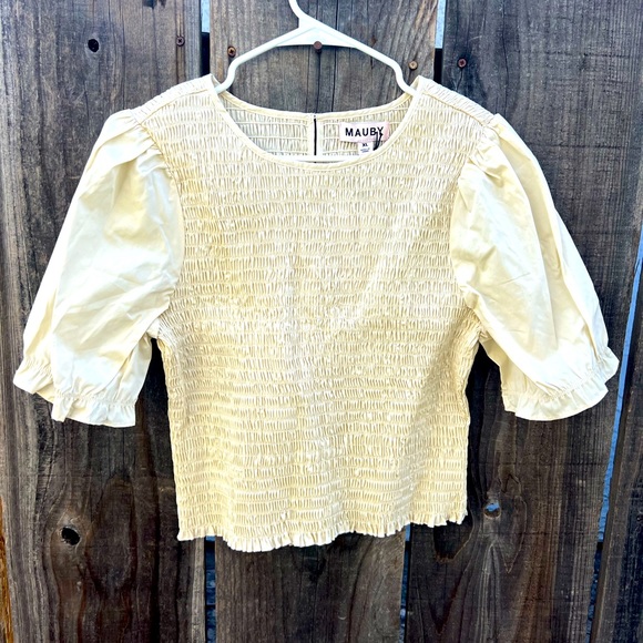 Mauby NWT pale yellow smocked crop type top - Picture 1 of 5